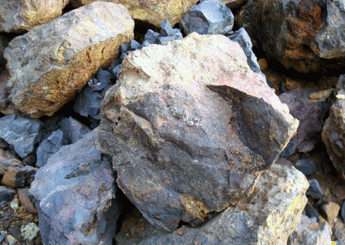 宁芜式铁矿工业类型的分布和特点